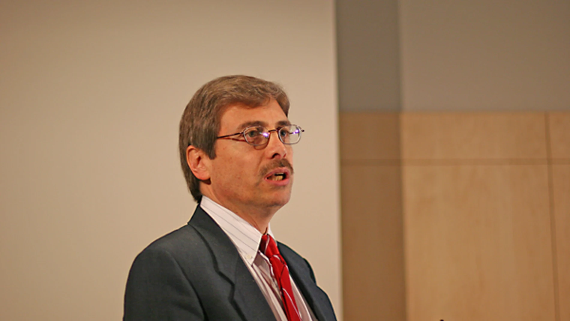 Peter Campochiaro, profesor de Oftalmología en la Escuela de Medicina de la Universidad Johns Hopkins.