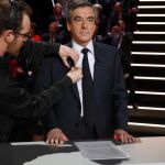 Francois Fillon, candidato del partido de la derecha francesa 'Les Republicains' (LR), espera el inicio de del debate celebrado ayer