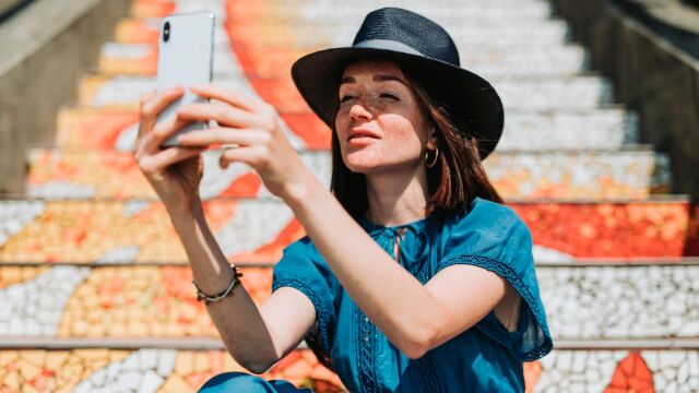 “Tenemos el impulso casi automático de coger el teléfono cuando no sabemos qué hacer”