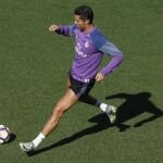 El delantero portugués del Real Madrid Cristiano Ronaldo durante el entrenamiento realizado hoy en la Ciudad Deportiva de Valdebebas.