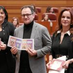La presidenta de la Cortes, Silvia Clemente; los vicepresidentes Ramiro Ruiz Medrano y Ana Sánchez; y José María Nieto