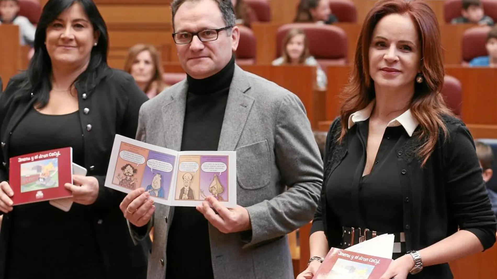 La presidenta de la Cortes, Silvia Clemente; los vicepresidentes Ramiro Ruiz Medrano y Ana Sánchez; y José María Nieto