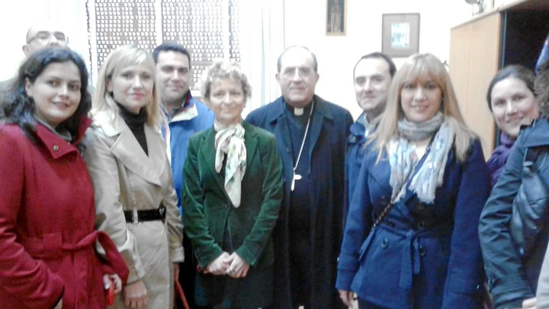 El arzobispo Juan José Asenjo mostró su respaldo a los padres