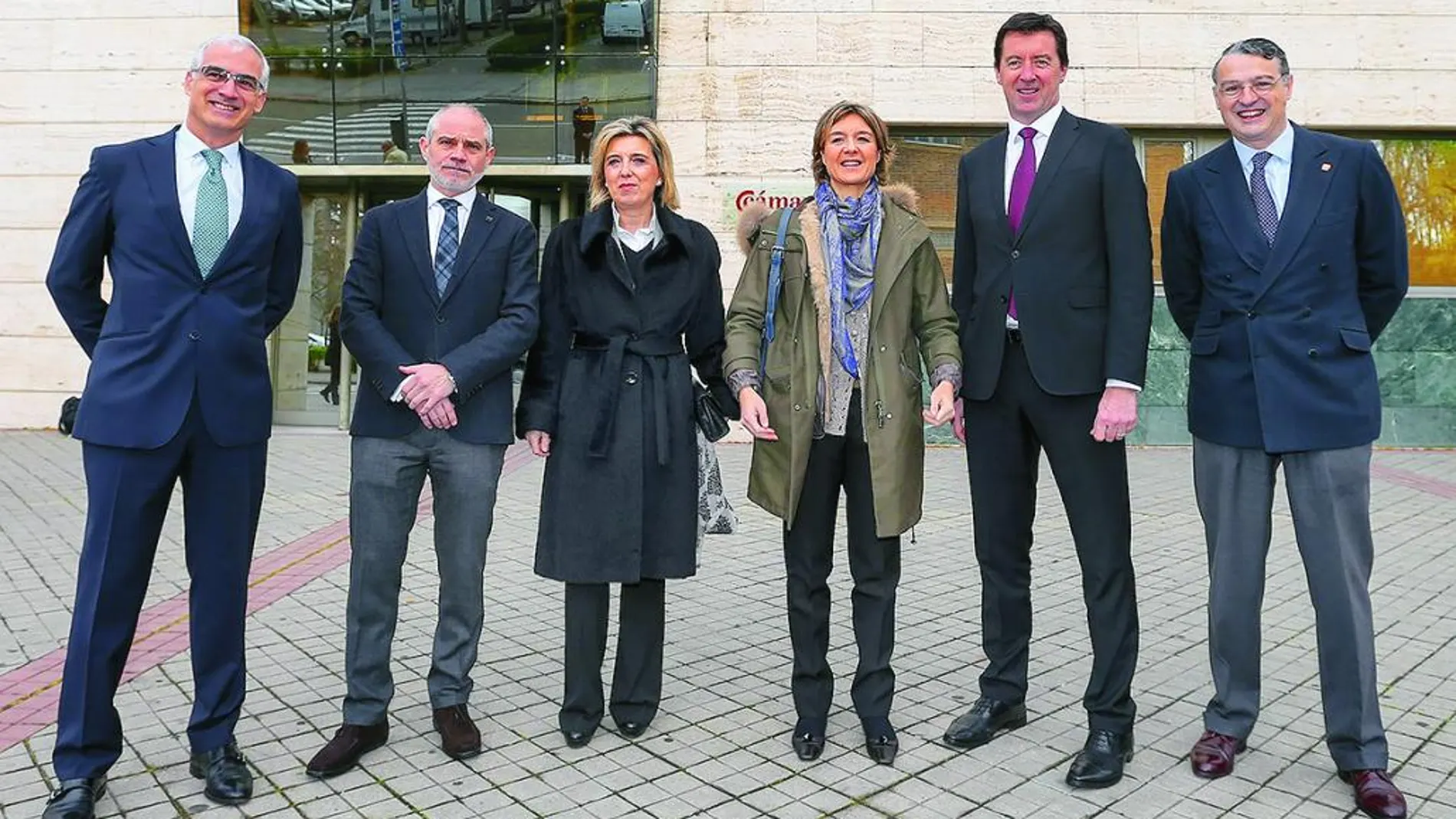 Isabel García Tejerina junto a María José Salgueiro, Christian Barré, Víctor Caramanzana, José Luis Benítez y Pau Roca