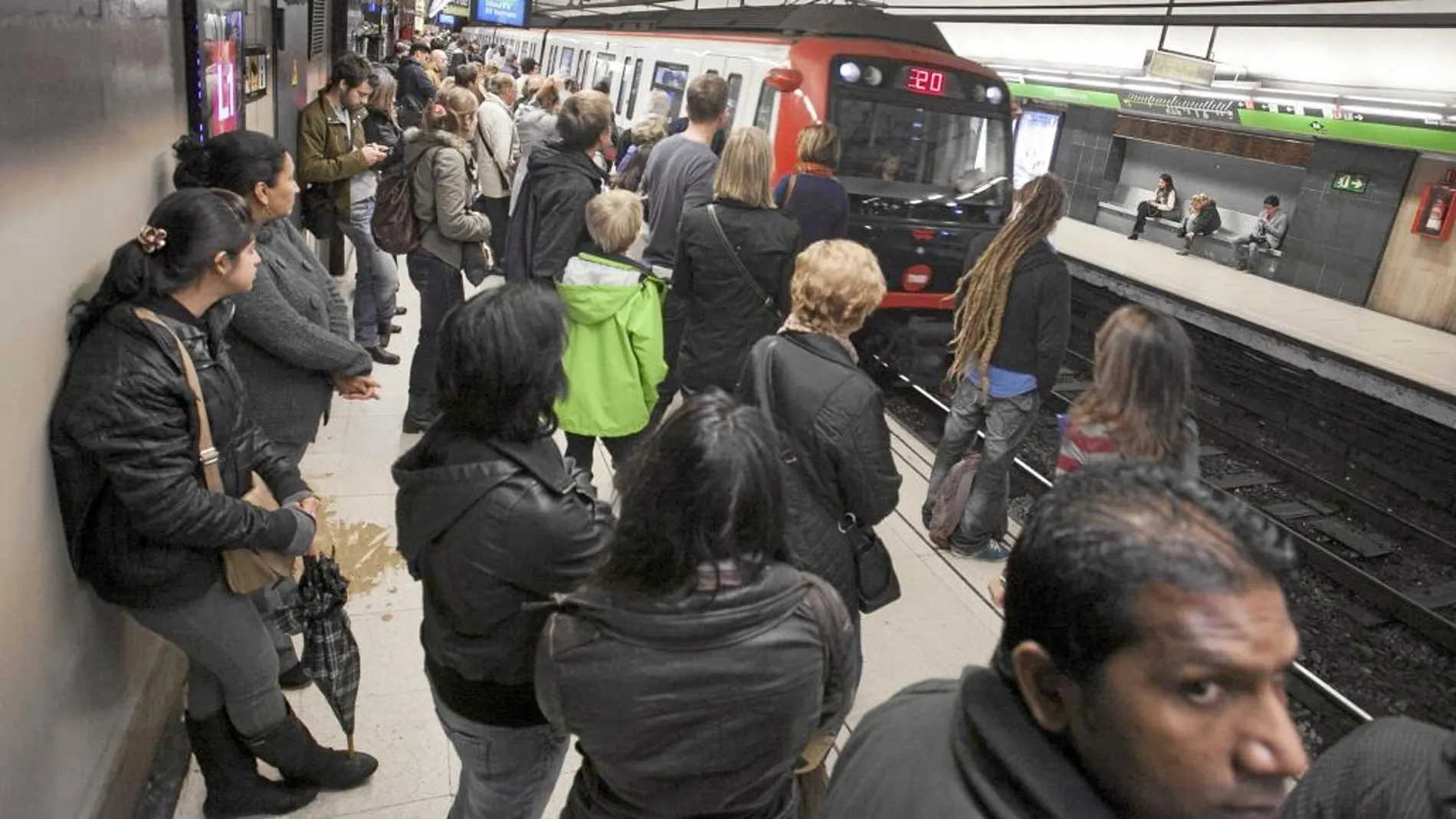 Las tarjetas solidarias se repartirán en varias estaciones del metro de Barcelona