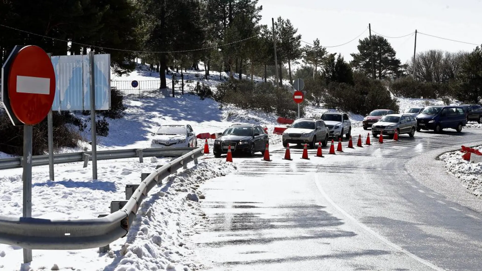 Varios coches atrapados en Navacerrada