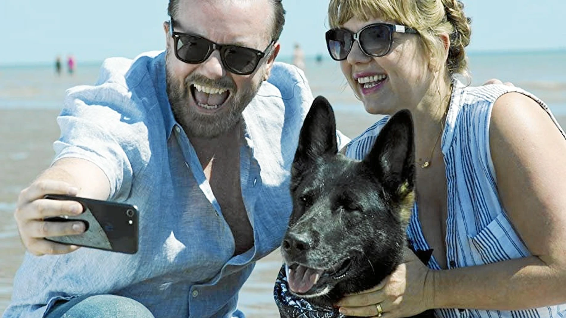 Ricky Gervais y su compañera de reparto Kerry Godliman