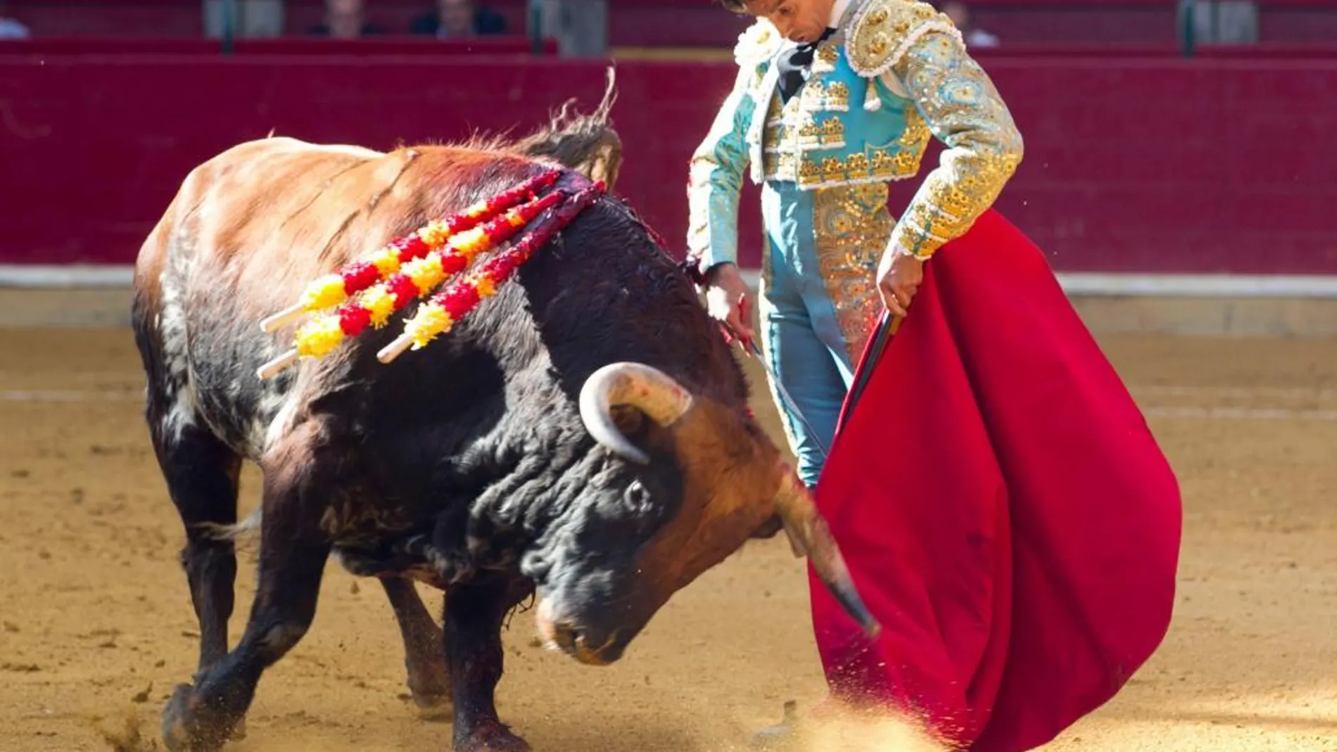 Curro Díaz toreando en la feria de San Jorge de Zaragoza