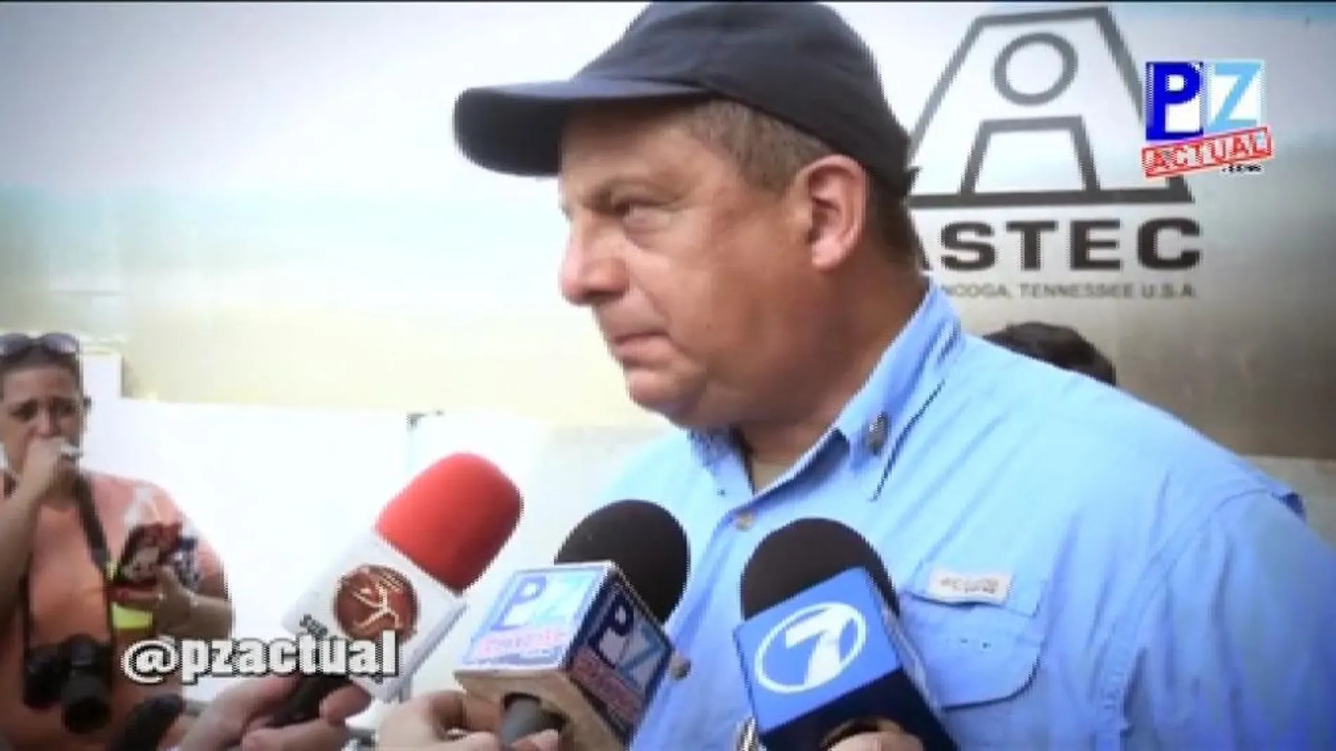 El presidente de Costa Rica se traga una avispa en directo