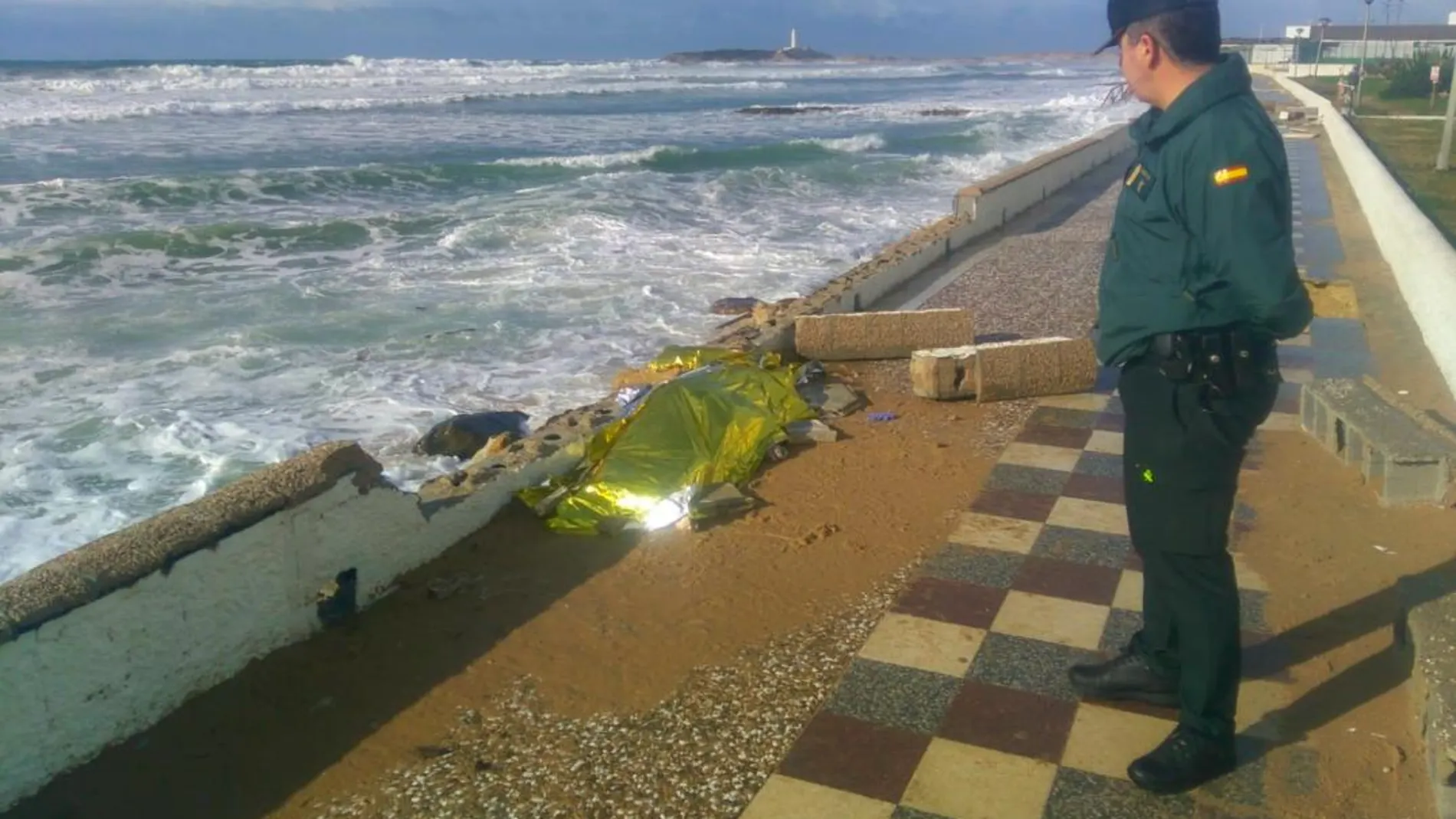 Hallado el vigésimo primer cadáver de la patera naufragada en Los Caños hace más de una semana