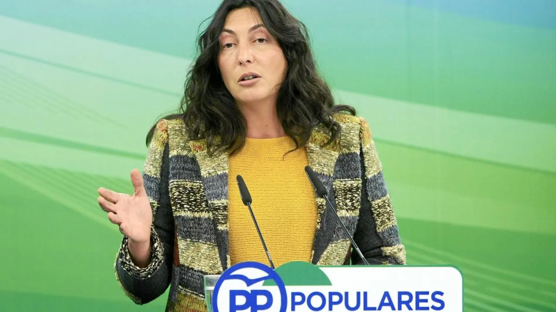 La secretaria general del PP andaluz, Loles López, en una comparecencia en la sede regional de la formación.