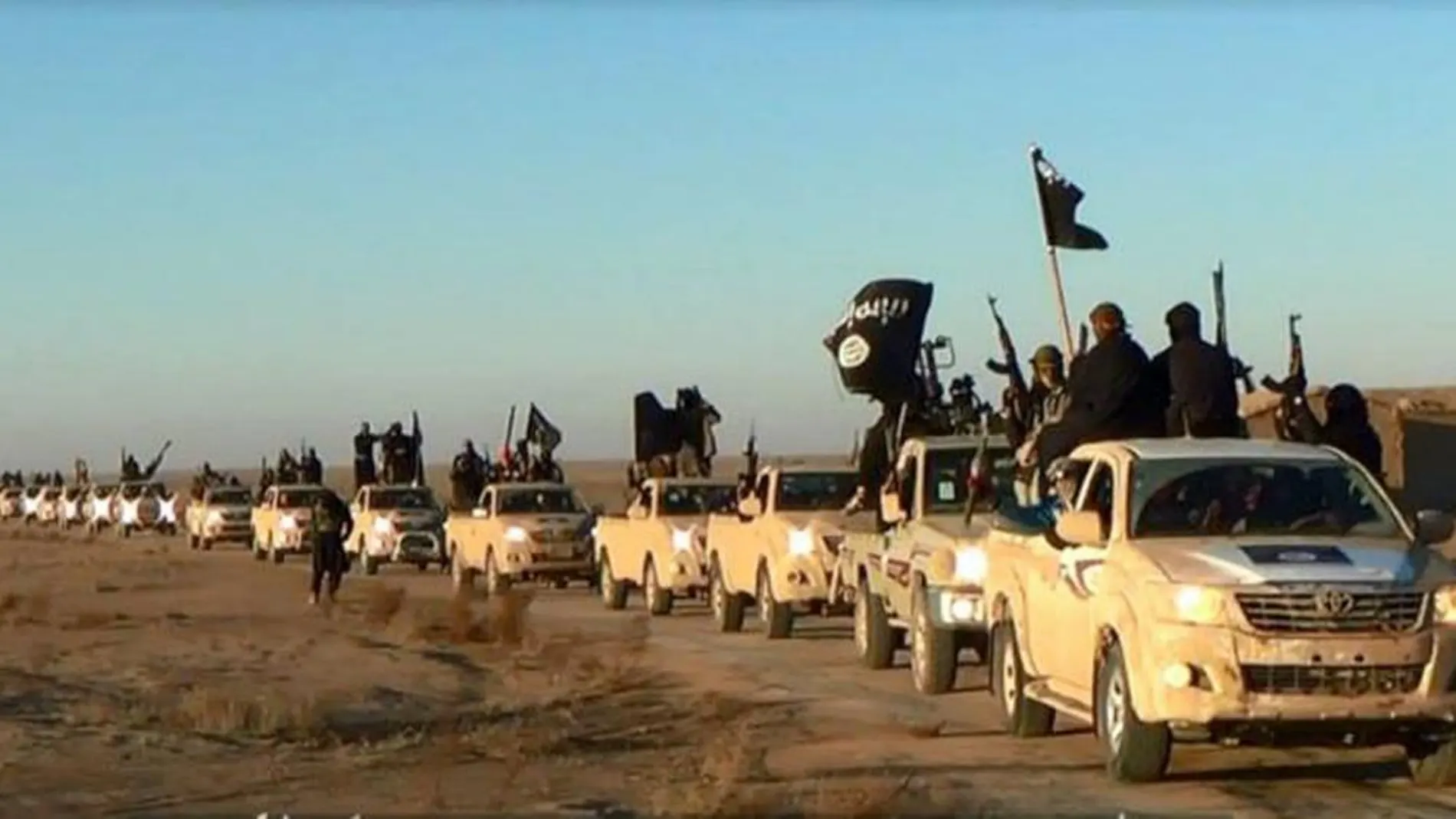 Convoy de vehículos de los combatientes del Estado Islámico de Iraq / Foto: Ap