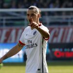 Zlatan Ibrahimovic hizo un triplete en diez minutos para elevar a 26 goles su cuenta anotadora en la Liga