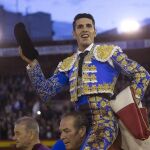Alejandro Talavante saliendo a hombros de la plaza de toros de Castellón, ayer