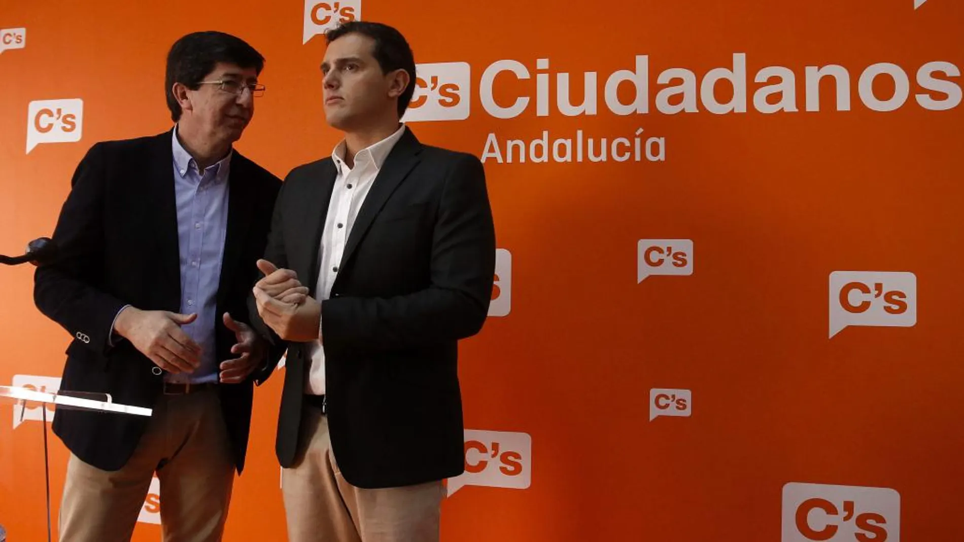 Los líderes de Cs Juan Marín y Albert Rivera, en la sede andaluza del partido