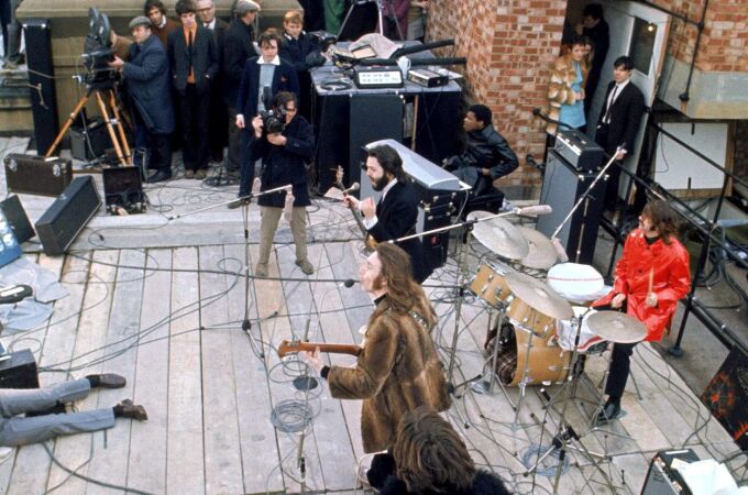 The Beatles presentando en directo el disco "Let it be", en la terraza de un edificio de Liverpoll / Foto: Efe
