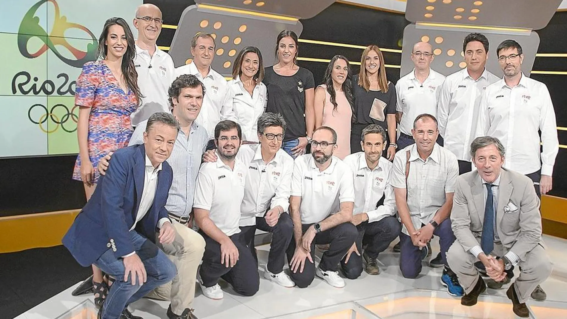 El equipo de RTVE contará con rostros como Sergio Sauca (el primero a la izda.) y Jesús Álvarez (dcha.)