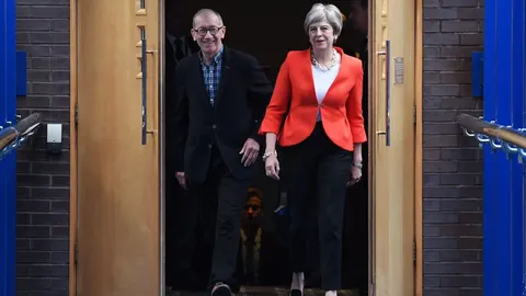 May tiene un as en la manga para aprobar «su» Brexit