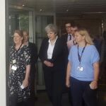 Theresa May tras visitar en el hospital a algunos de los heridos en el incendio