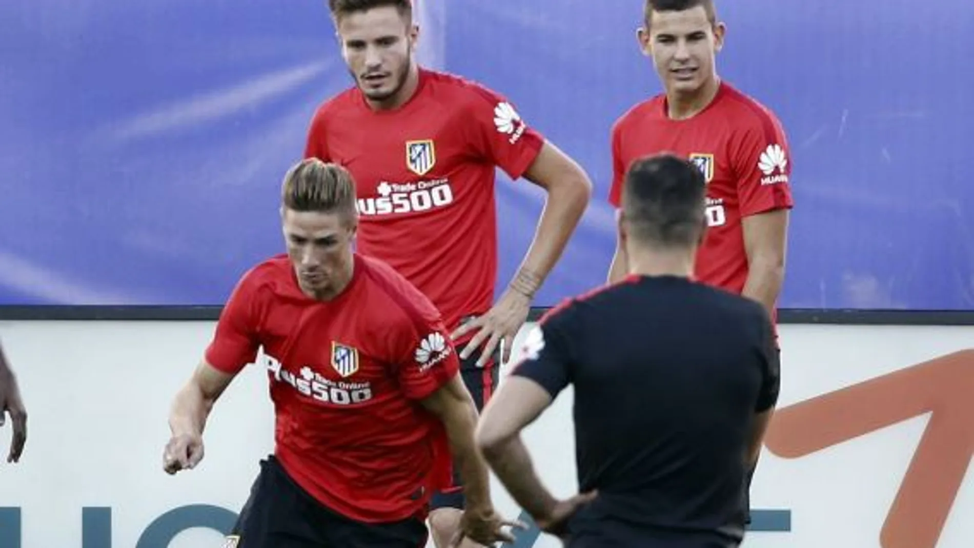 Torres, Saúl y Lucas, durante el entrenamiento de ayer