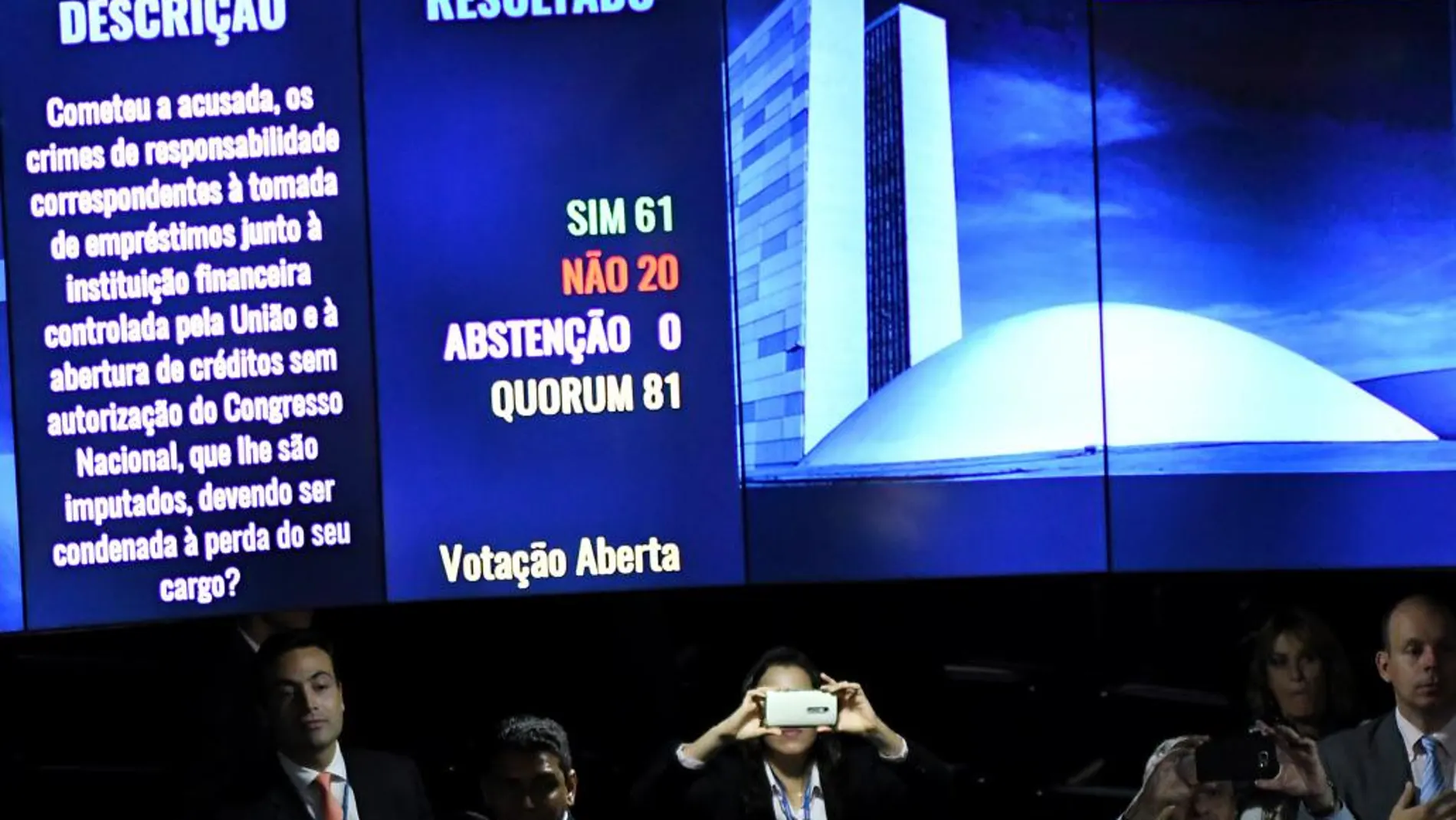 Vista del panel electrónico del Senado que muestra el resultado de la votación hoy miércoles 31 de agosto de 2016, en Brasilia (Brasil).