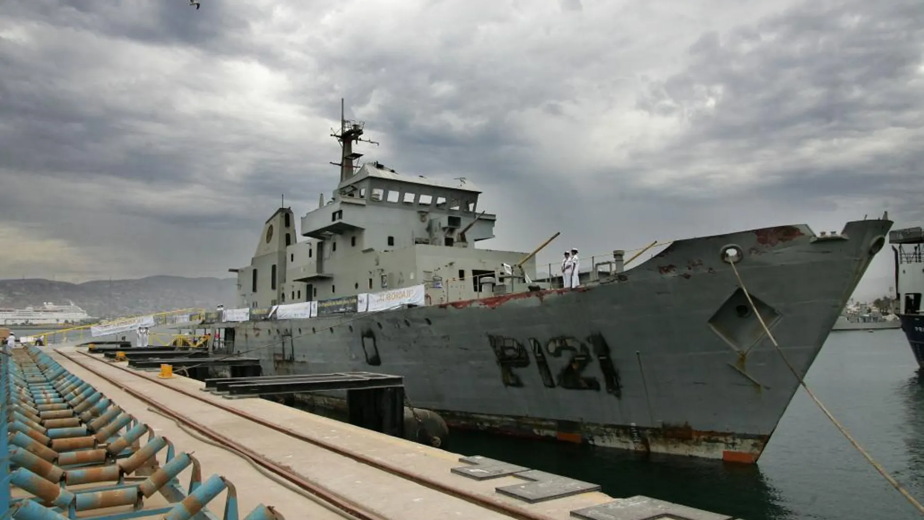 Fotografía del buque Uribe, en Rosarito (México)