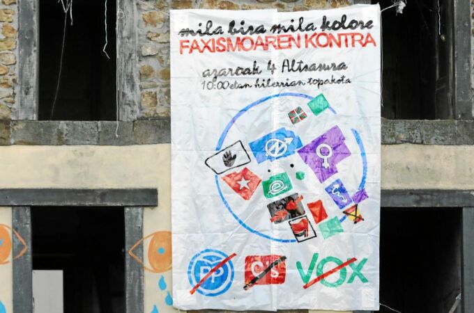 En Alsasua aparecieron carteles durante todo el fin de semana en contra de la presencia de los partidos constitucionalistas en el acto de ayer