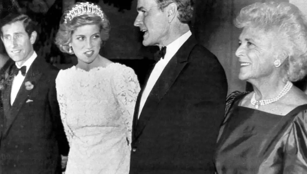 El matromonio Bush junto a Carlos de Inglaterra y Diana de Gales