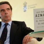 El ex presidente José María Aznar presentó en la Feria del Libro de Tomares su título “El futuro es hoy” /Foto: K-Imagen