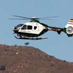 Un helicóptero de la Guardia Civil tras llevar material explosivo a Totalán