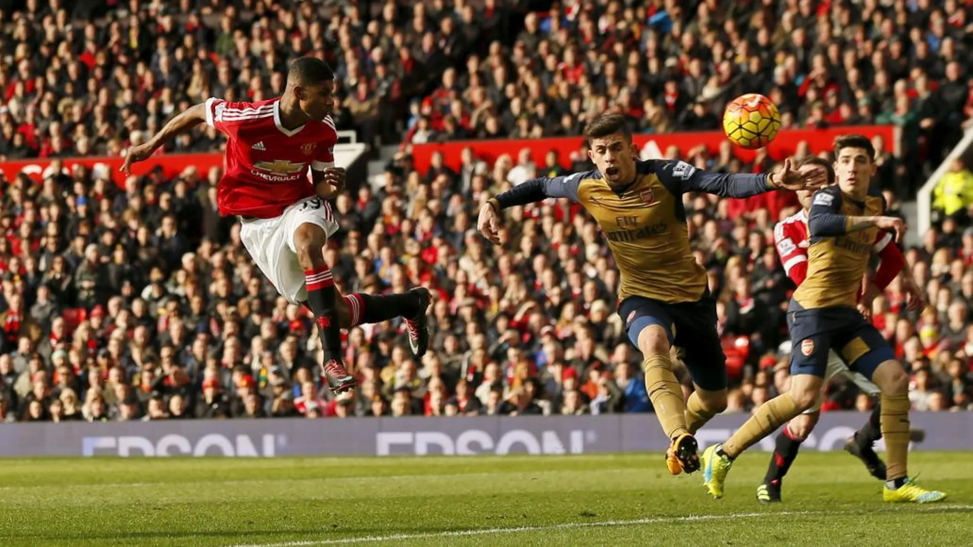 Marcus Rashford marca su segundo gol ante el Arsenal.