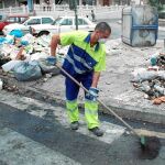 Un trabajador de Limasa, trabajando en las calles de Málaga