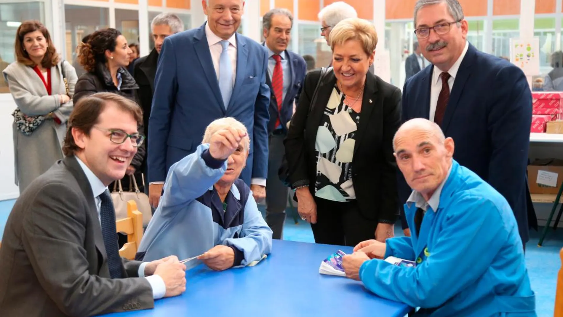 El presidente del Partido Popular de Castilla y León, Alfonso Fernández Mañueco, visita, acompañado por Paloma Sanz y Manuel Fernández, la Fundación Personas, en Segovia