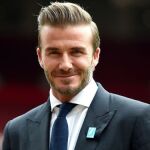 David Beckham criticado por publicar una foto besando en los labios a su hija de siete años
