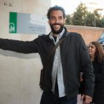 El médico Jesús Candel, conocido como «Spiriman», en los juzgados granadinos (Foto: Efe)