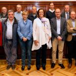 La presidenta de la Diputación de Palencia, Ángeles Armisén, junto a alcaldes y concejales de los municipios con el programa «Crecemos»