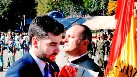 «Lo quería hacer desde pequeño», dice tajante Carlos, este madrileño de 30 años que el pasado mes de noviembre se desplazó hasta Ronda (Málaga) para jurar bandera con la Legión
