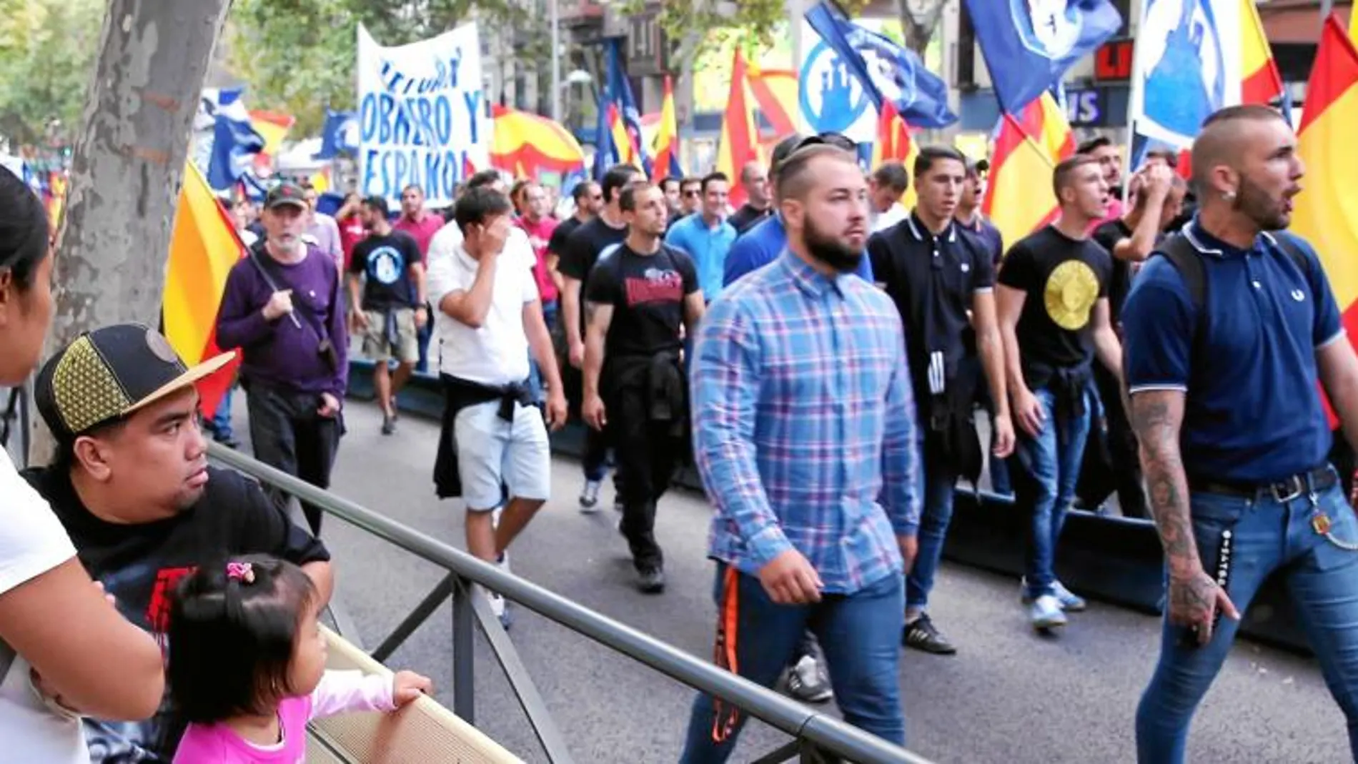 Los okupas de ultraderecha del Hogar Social Madrid se manifestaron ayer por la calle Bravo Murillo