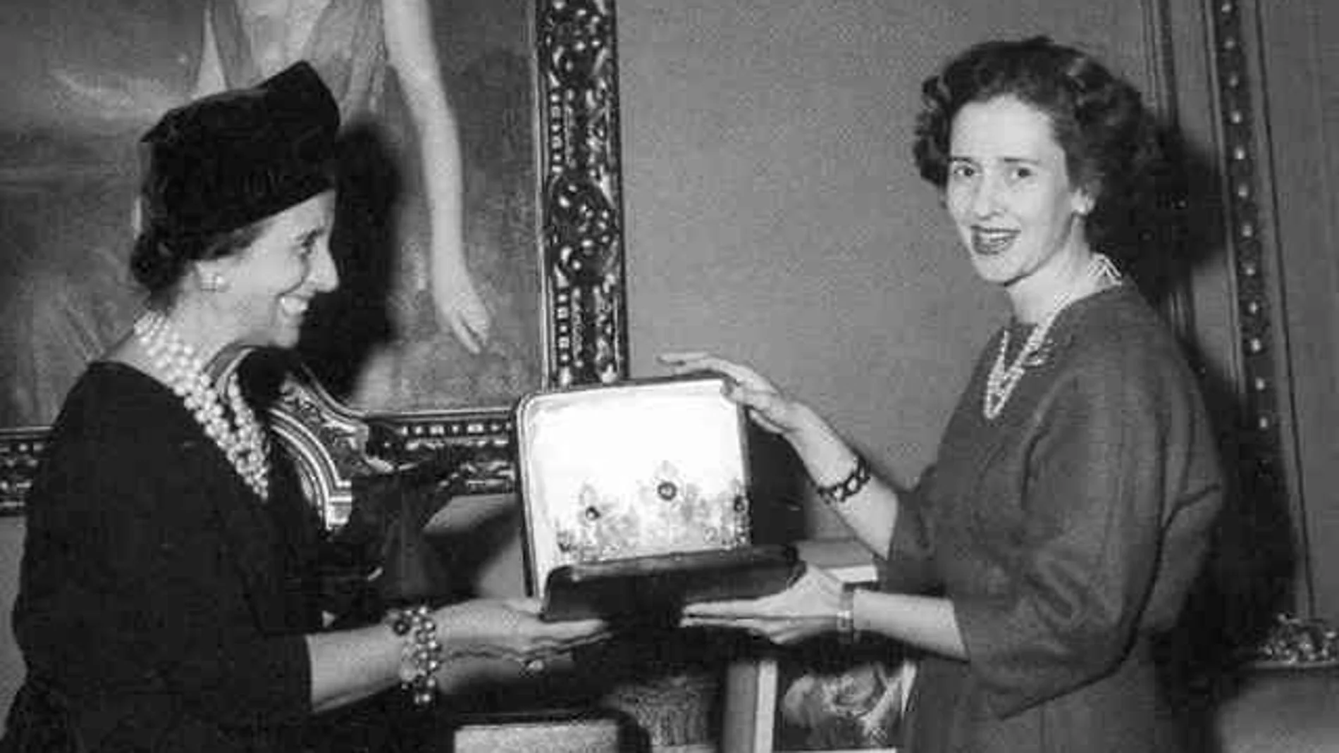 Carmen Polo entregó en 1960 a Fabiola la tiara que Franco le regaló en nombre de España por su boda