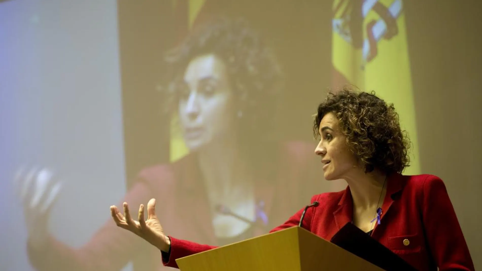 La ministra de Sanidad, Dolors Montserrat, durante su discurso en el acto de entrega de condecoraciones conmemorativas por el Día Internacional de la Eliminación de la Violencia contra la mujer