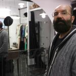 El diseñador lanzaroteño Paco Delgado, en su estudio de Madrid