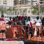 Llegada al puerto de Málaga de una patera que fue rescatada ayer en la que viajaban 53 subsaharianos