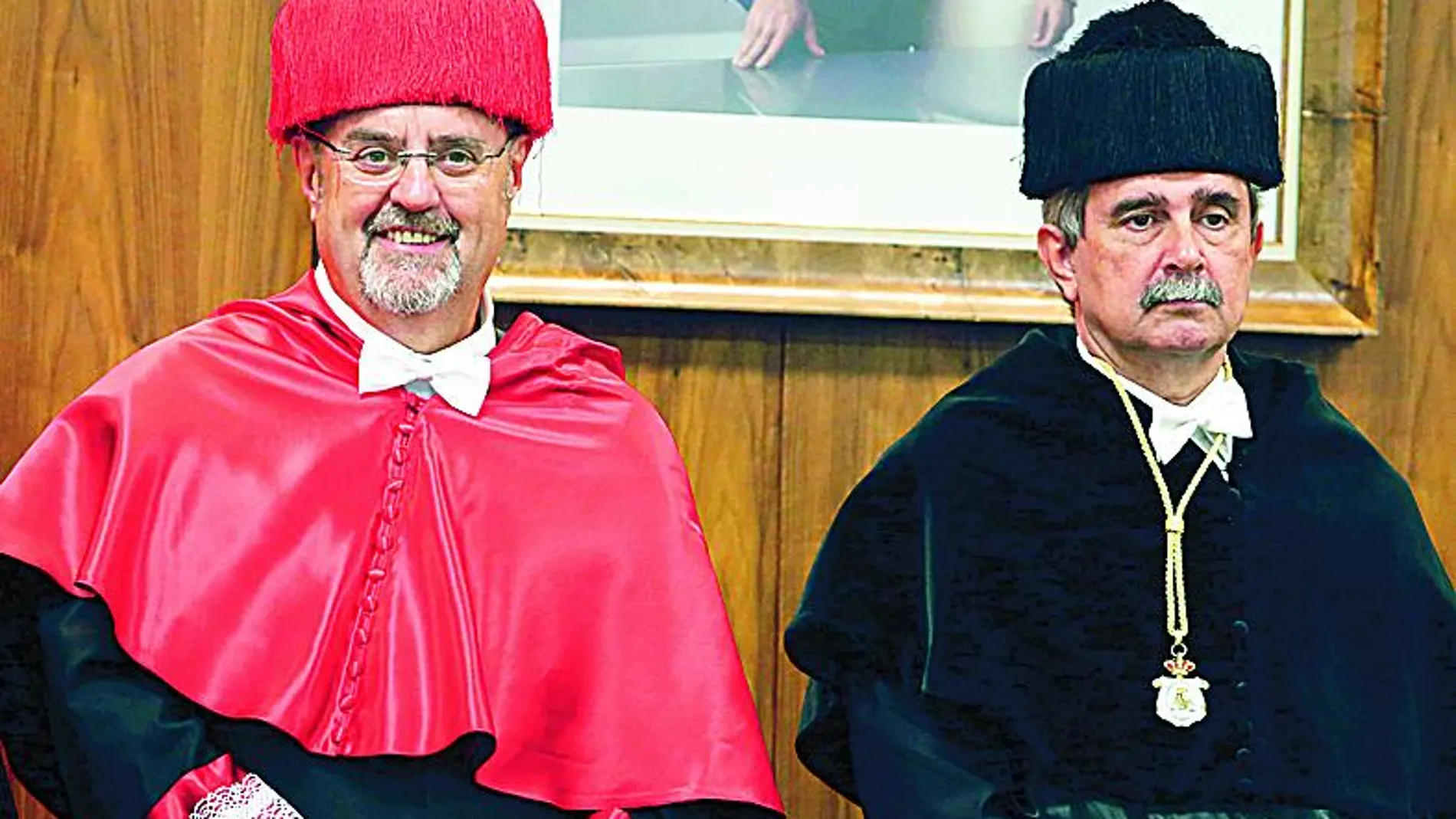 Rey, junto al rector de la ULE, Juan Francisco García Marín.