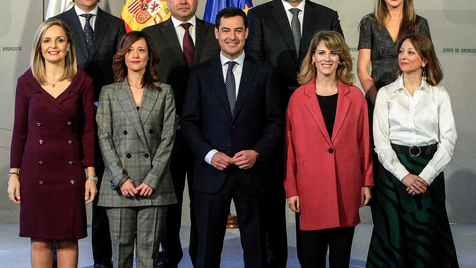El presidente de la Junta junto a los ocho delegados provinciales / Foto: Manuel Olmedo