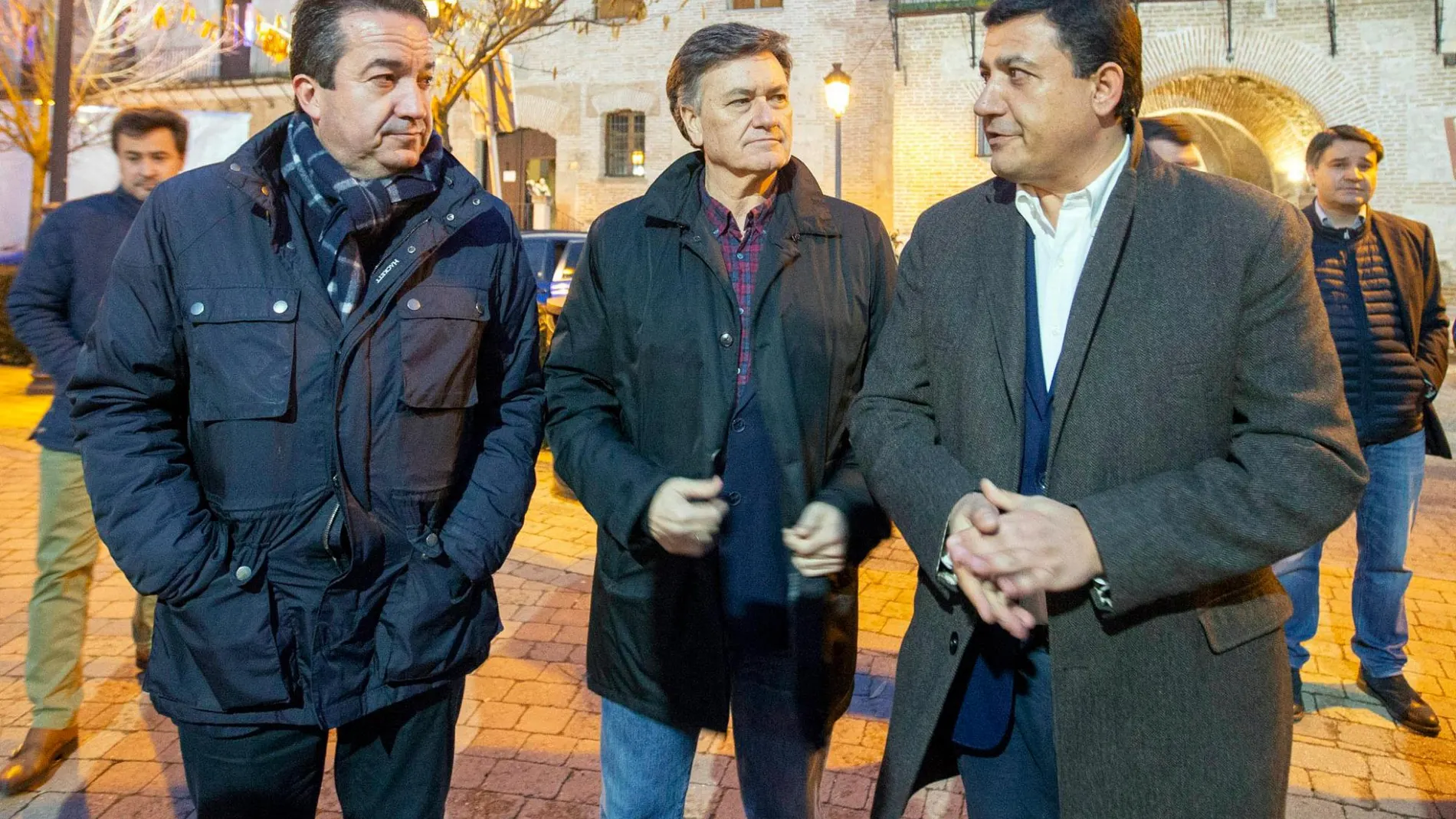 Francisco Vázquez junto al presidentel del PP de Ávila, Carlos García, y alcalde de Arévalo, Vidal Galicia en la Convención del PP en la localidad