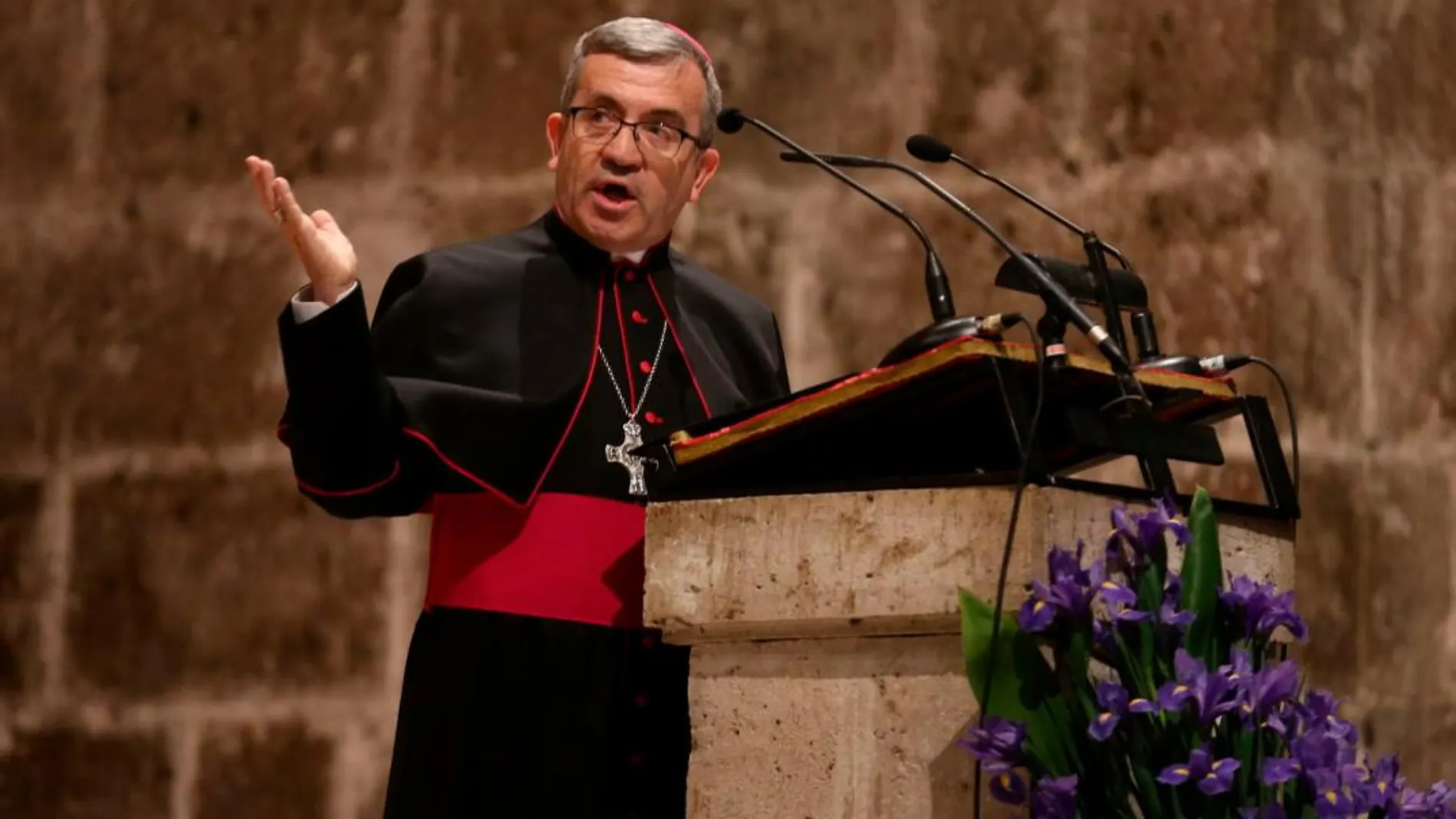 Monseñor Argüello, nuevo secretario general de la Conferencia Episcopal Española, durante su pregón de la Semana Santa de Valladolid