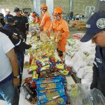 Voluntarios venezolanos, y bomberos y policías colombianos ayer en Cúcutaos venezolanos, y bomberos y policías colombianos ayer en Cúcuta