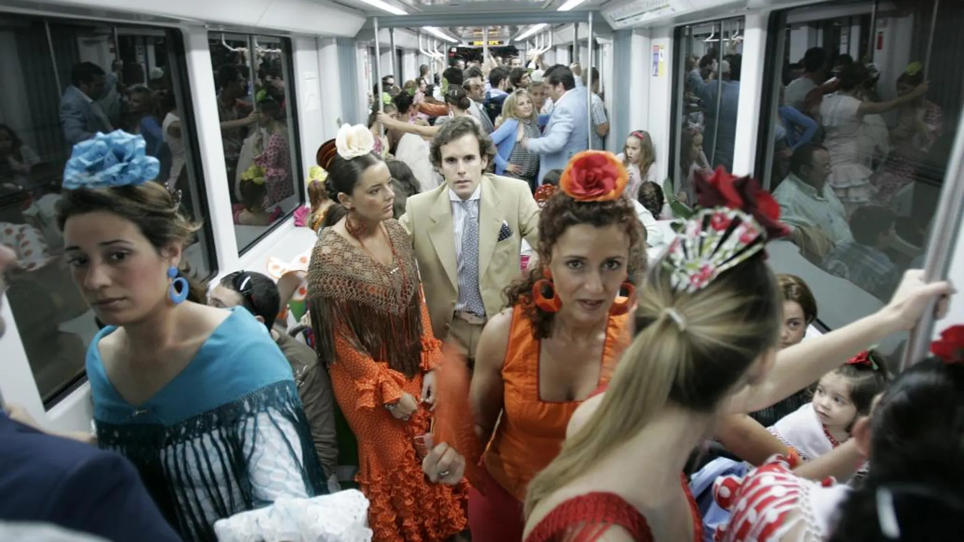 El metro es uno de los principales medios de transporte utilizados para ir a la Feria