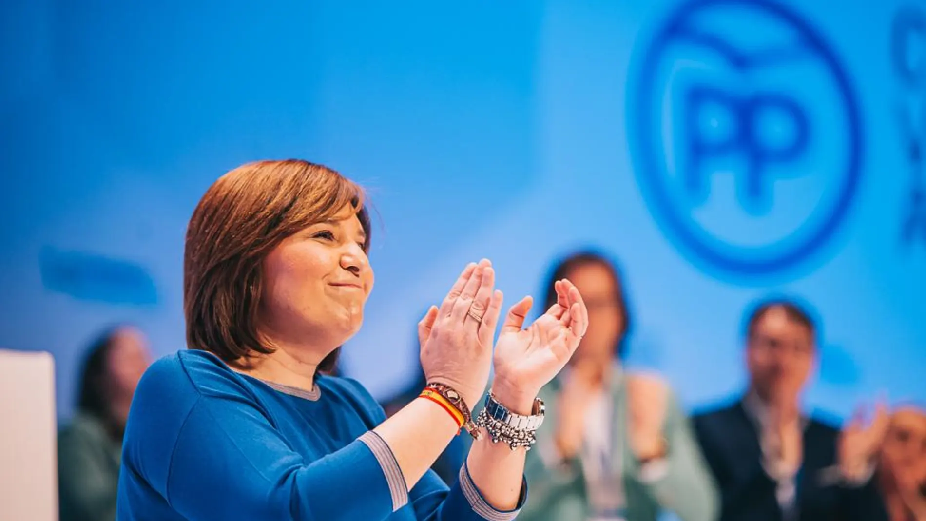 Una emocionada Isabel Bonig agradece el apoyo mostrado tras haber sido elegida presidenta del PPCV