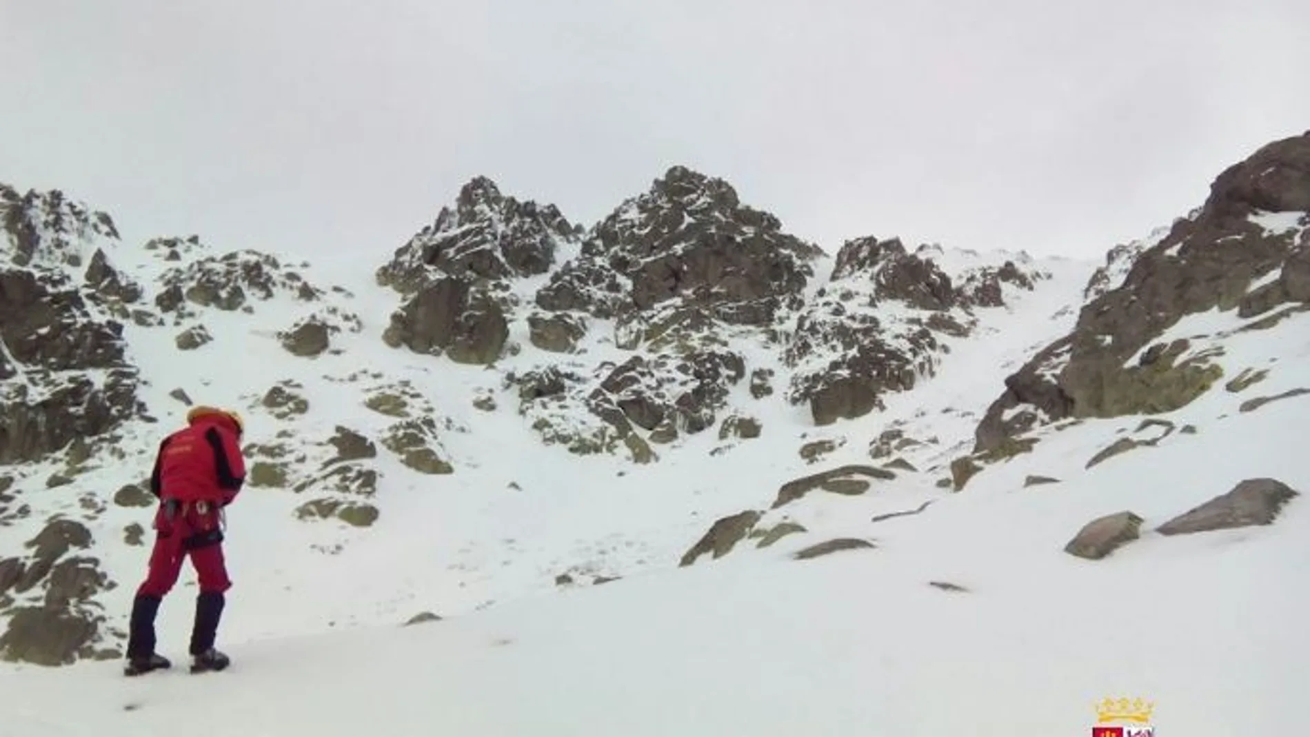 La zona del paraje 'Hoya del Caldero', entre los riscos del Fraile y el pico Navasomera, el cadáver del deportista